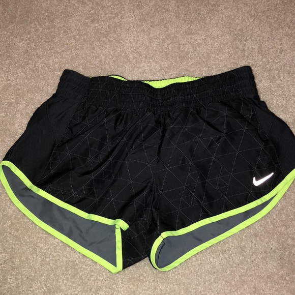 Women’s Nike shorts - Picture 1 of 3